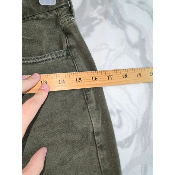 American Eagle Curvy Super Hi-Rise Holey Jeggings Camo Green Size 8 - Picture 11 of 14